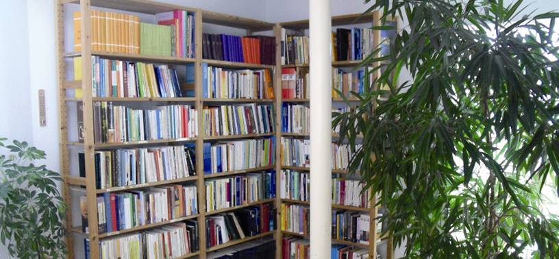Bücherregal